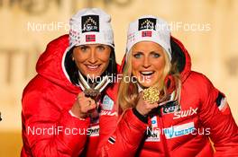 26.02.2013, Val di Fiemme, Italy (ITA): (l-r) Marit Bjoergen (NOR), Fischer, Swix, Rottefella and Therese Johaug (NOR), Fischer, Swix, Salomon  - FIS nordic world ski championships, cross-country, 10km women, Val di Fiemme (ITA). www.nordicfocus.com. © Laiho/NordicFocus. Every downloaded picture is fee-liable.