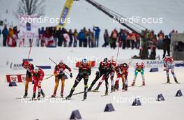 21.12.2014, Ramsau, Austria (AUT): a chasing group passing the stadium for the last time - FIS world cup nordic combined, individual gundersen HS98/10km, Ramsau (AUT). www.nordicfocus.com. © Felgenhauer/NordicFocus. Every downloaded picture is fee-liable.