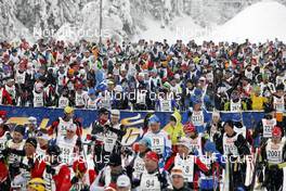 19.01.2014, Lienz, Austria (AUT): Feature Start - FIS Marathon Cup Dolomitenlauf, Lienz (AUT). www.nordicfocus.com. © Mandl/NordicFocus. Every downloaded picture is fee-liable. 