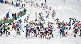 12.12.2014, Livigno, Italy (ITA): the top group in the first uphill - FIS Marathon Cup La Sgambeda, Livigno (ITA). www.nordicfocus.com. © Felgenhauer/NordicFocus. Every downloaded picture is fee-liable.