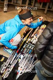 14.12.2014, Livigno, Italy (ITA): Holly Brooks (USA), selecting skis with Bertrand Regard (FRA) - FIS Marathon Cup La Sgambeda, Livigno (ITA). www.nordicfocus.com. © Felgenhauer/NordicFocus. Every downloaded picture is fee-liable.