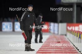 29.11.2015, Oestersund, Sweden (SWE): Event Feature: Volunteer waits for work - IBU world cup biathlon, relay mixed, Oestersund (SWE). www.nordicfocus.com. © Manzoni/NordicFocus. Every downloaded picture is fee-liable.