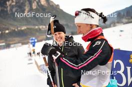 09.01.2015, Val di Fiemme, Italy (ITA): Tanja Winterhalder (GER) talking to Marit Bjoergen (NOR) - FIS world cup cross-country, tour de ski, mass men, Val di Fiemme (ITA). www.nordicfocus.com. © Felgenhauer/NordicFocus. Every downloaded picture is fee-liable.