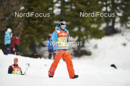 05.12.2015, Lillehammer, Norway (NOR): Reto Burgermeister (SUI), brings the drinks   - FIS world cup cross-country, skiathlon men, Lillehammer (NOR). www.nordicfocus.com. © Felgenhauer/NordicFocus. Every downloaded picture is fee-liable.