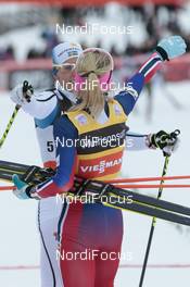 05.12.2015, Lillehammer, Norway (NOR): Charlotte Kalla (SWE), Therese Johaug (NOR), (l-r)  - FIS world cup cross-country, skiathlon women, Lillehammer (NOR). www.nordicfocus.com. © Modica/NordicFocus. Every downloaded picture is fee-liable.