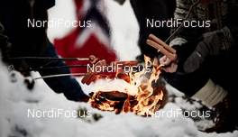 05.12.2015, Lillehammer, Norway (NOR): norwegian fans and their sausages   - FIS world cup cross-country, skiathlon men, Lillehammer (NOR). www.nordicfocus.com. © Felgenhauer/NordicFocus. Every downloaded picture is fee-liable.
