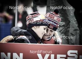 09.01.2016, Val di Fiemme, Italy (ITA): Heidi Weng (NOR) and Gros Eide (NOR), media coordinator team norway - FIS world cup cross-country, tour de ski, mass women, Val di Fiemme (ITA). www.nordicfocus.com. © Felgenhauer/NordicFocus. Every downloaded picture is fee-liable.