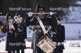 11.03.2017, Oslo, Norway (NOR): Event Feature: the kongs gards play the Holmenkollen fanfare - FIS world cup cross-country, mass men, Oslo (NOR). www.nordicfocus.com. © Manzoni/NordicFocus. Every downloaded picture is fee-liable.