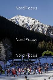 22.01.2017, Lienz, Austria (AUT): +Group of athletes+, (l-r)  - FIS Marathon Cup Dolomitenlauf, Lienz (AUT). www.nordicfocus.com. © Bragotto/NordicFocus. Every downloaded picture is fee-liable.