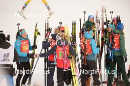 19.01.2019, Ruhpolding, Germany (GER): Laura Dahlmeier (GER), Anais Bescond (FRA), Julia Simon (FRA), Justine Braisaz (FRA), Marte Olsbu Roeiseland (NOR) -  IBU world cup biathlon, relay women, Ruhpolding (GER). www.nordicfocus.com. © Tumashov/NordicFocus. Every downloaded picture is fee-liable.