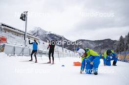 15.01.2019, Ruhpolding, Germany (GER): Event Feature: undefined skiers compete on the track while volunteers prepare the track for the world cup -  IBU world cup biathlon, training, Ruhpolding (GER). www.nordicfocus.com. © Manzoni/NordicFocus. Every downloaded picture is fee-liable.