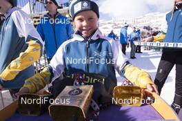 16.02.2019, Soldier Hollow, United States of America (USA): Event Feature: Ceremonie girl with the special trophies -  IBU world cup biathlon, pursuit women, Soldier Hollow (USA). www.nordicfocus.com. © Manzoni/NordicFocus. Every downloaded picture is fee-liable.