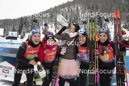 14.12.2019, Hochfilzen, Austria (AUT): Selina Gasparin (SUI), Elisa Gasparin (SUI), Sandra Flunger (AUT), coach Team Switzerland, Lena Haecki (SUI), Aita Gasparin (SUI), (l-r) - IBU world cup biathlon, relay women, Hochfilzen (AUT). www.nordicfocus.com. © Manzoni/NordicFocus. Every downloaded picture is fee-liable.