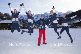 18.12.2019, Annecy-Le Grand Bornand, France (FRA): Clare Egan (USA), Emily Dreissigacker (USA), Susan Dunklee (USA), Joanne Reid (USA), Armin Auchentaller (ITA), Coach Team Switzerland, (l-r) -  IBU world cup biathlon, training, Annecy-Le Grand Bornand (FRA). www.nordicfocus.com. © Manzoni/NordicFocus. Every downloaded picture is fee-liable.