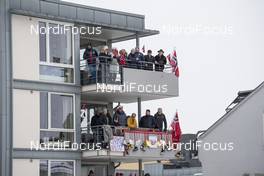 12.03.2019, Drammen, Norway (NOR): Spectators from private balcony in Drammen,  Venue - FIS world cup cross-country, individual sprint, Drammen (NOR). www.nordicfocus.com. © Lyngstad/NordicFocus. Every downloaded picture is fee-liable.
