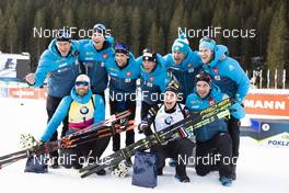 26.01.2020, Pokljuka, Slovenia (SLO): Martin Fourcade (FRA), Simon Desthieux (FRA), Emilien Jacquelin (FRA), Stephane Bouthiaux (FRA) coach Team France, Quentin Fillon Maillet (FRA), Vincent Vittoz (FRA), coach team France, (l-r) -  IBU world cup biathlon, mass men, Pokljuka (SLO). www.nordicfocus.com. © Manzoni/NordicFocus. Every downloaded picture is fee-liable.