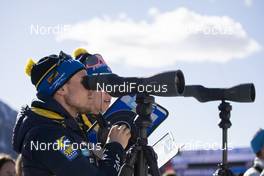 18.02.2020, Antholz, Italy (ITA): Swedish coahes use Swarovski - IBU World Championships Biathlon, individual women, Antholz (ITA). www.nordicfocus.com. © Manzoni/NordicFocus. Every downloaded picture is fee-liable.