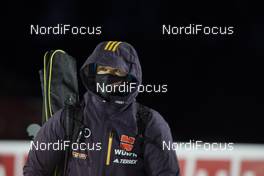 27.11.2020, Kontiolahti, Finland (FIN): Event Feature: German coach is fully protected -  IBU world cup biathlon, training, Kontiolahti (FIN). www.nordicfocus.com. © Manzoni/NordicFocus. Every downloaded picture is fee-liable.