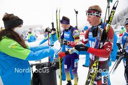 22.01.2021, Antholz, Italy (ITA): Event Feature: a volunteer hands out FFP2 masks to the athletes -  IBU World Cup Biathlon, individual men, Antholz (ITA). www.nordicfocus.com. © Manzoni/NordicFocus. Every downloaded picture is fee-liable.