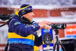 04.12.2021, Oestersund, Sweden, (SWE): Jean Marc Chabloz (SUI), coach Team Sweden - IBU World Cup Biathlon, pursuit women, Oestersund (SWE). www.nordicfocus.com. © Manzoni/NordicFocus. Every downloaded picture is fee-liable.