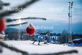 02.12.2021, Oestersund, Sweden, (SWE): Julia Simon (FRA), Amanda Lightfoot (GBR), (l-r) - IBU World Cup Biathlon, sprint women, Oestersund (SWE). www.nordicfocus.com. © Manzoni/NordicFocus. Every downloaded picture is fee-liable.