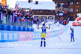 18.12.2021, Annecy-Le Grand Bornand, France (FRA): Elvira Oeberg (SWE), Julia Simon (FRA), (l-r) -  IBU World Cup Biathlon, pursuit women, Annecy-Le Grand Bornand (FRA). www.nordicfocus.com. © Manzoni/NordicFocus. Every downloaded picture is fee-liable.