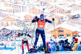 16.12.2021, Annecy-Le Grand Bornand, France (FRA): Vanessa Hinz (GER), Marte Olsbu Roeiseland (NOR), (l-r) -  IBU World Cup Biathlon, sprint women, Annecy-Le Grand Bornand (FRA). www.nordicfocus.com. © Manzoni/NordicFocus. Every downloaded picture is fee-liable.