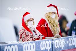 27.11.2021, Ruka, Finland (FIN):  Feature: spectators dressed as Santa Claus  - FIS world cup cross-country, 15km men, Ruka (FIN). www.nordicfocus.com. © Thibaut/NordicFocus. Every downloaded picture is fee-liable.