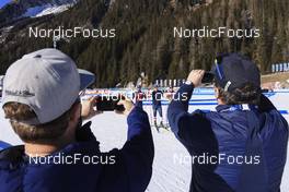 19.01.2022, Antholz, Italy (ITA): Chad Salmela (USA), NBC announcer and Max Cobb (USA), IBU Executive Board Member, take a picture of the US technicians (l-r) - IBU World Cup Biathlon, training, Antholz (ITA). www.nordicfocus.com. © Manzoni/NordicFocus. Every downloaded picture is fee-liable.