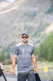 25.08.2022, Bessans, France (FRA): Simon Fourcade (FRA), Coach Team France - Biathlon summer training, Bessans (FRA). www.nordicfocus.com. © Authamayou/NordicFocus. Every downloaded picture is fee-liable.