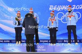 06.02.2022, Beijing, China (CHN): Marte Olsbu Roeiseland (NOR), Tarjei Boe (NOR), Tiril Eckhoff (NOR), Johannes Thingnes Boe (NOR), (l-r), Olle Dahlin (SWE), IBU President, (l-r) - XXIV. Olympic Winter Games Beijing 2022, Biathlon, medals, Beijing (CHN). www.nordicfocus.com. © Manzoni/NordicFocus. Every downloaded picture is fee-liable.