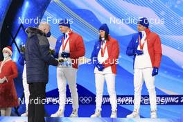 06.02.2022, Beijing, China (CHN): Anais Chevalier-Bouchet (FRA), Emilien Jacquelin (FRA), Julia Simon (FRA), Quentin Fillon Maillet (FRA), (l-r), Olle Dahlin (SWE), IBU President, (l-r) - XXIV. Olympic Winter Games Beijing 2022, Biathlon, medals, Beijing (CHN). www.nordicfocus.com. © Manzoni/NordicFocus. Every downloaded picture is fee-liable.