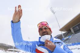 12.02.2022, Beijing, China (CHN): Siegfried Mazet (FRA) coach team Norway, shows the winners pin - XXIV. Olympic Winter Games Beijing 2022, Biathlon, training, Beijing (CHN). www.nordicfocus.com. © Manzoni/NordicFocus. Every downloaded picture is fee-liable.