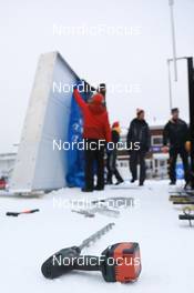 26.11.2022, Kontiolahti, Finland (FIN): Event Feature: Infront technicians build up the new startgate - IBU World Cup Biathlon, training, Kontiolahti (FIN). www.nordicfocus.com. © Manzoni/NordicFocus. Every downloaded picture is fee-liable.