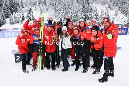 11.12.2022, Hochfilzen, Austria (AUT): Niklas Hartweg (SUI), Carola Hartweg, Michael Hartweg, Sebastian Stalder (SUI), Sandra Flunger (AUT) coach Team Switzerland, Kein Einaste (EST), coach Team Switzerland, Remo Krug (GER) coach Team Switzerland -  IBU World Cup Biathlon, pursuit men, Hochfilzen (AUT). www.nordicfocus.com. © Manzoni/NordicFocus. Every downloaded picture is fee-liable.