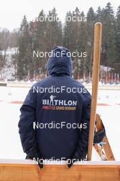 14.12.2022, Annecy-Le Grand Bornand, France (FRA): Event Feature: A volunteer stands at the shooting range - IBU World Cup Biathlon, training, Annecy-Le Grand Bornand (FRA). www.nordicfocus.com. © Manzoni/NordicFocus. Every downloaded picture is fee-liable.