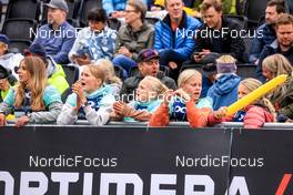 06.08.2022, Sandnes, Norway (NOR): Spectators Cheering,   - BLINK22 Festival Cross-Country - Sandnes (NOR). www.nordicfocus.com. © Manzoni/NordicFocus. Every downloaded picture is fee-liable.