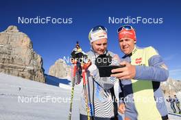 16.10.2022, Ramsau am Dachstein, Austria (AUT): Victoria Carl (GER), Per Nilsson (SWE), coach Team Germany, (l-r) - Cross-Country training, Ramsau am Dachstein (AUT). www.nordicfocus.com. © Manzoni/NordicFocus. Every downloaded picture is fee-liable.