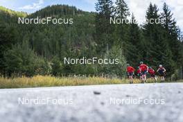 27.09.2022, Lavaze, Italy (ITA): Anders Aukland  (NOR), Andreas Nygaard (NOR), Johan Hoel  (NOR), Oskar Kardin  (SWE), Joar Thele  (NOR), (l-r)  - Cross-Country training, Lavaze (ITA). www.nordicfocus.com. © Vanzetta/NordicFocus. Every downloaded picture is fee-liable.