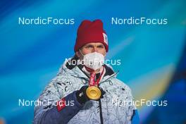 07.02.2022, Beijing, China (CHN): Alexander Bolshunov (ROC) - XXIV. Olympic Winter Games Beijing 2022, cross-country, medals, Beijing (CHN). www.nordicfocus.com. © Modica/NordicFocus. Every downloaded picture is fee-liable.