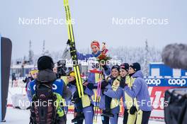 26.11.2022, Ruka, Finland (FIN): Katharina Hennig (GER) with her team - FIS world cup cross-country, 10km, Ruka (FIN). www.nordicfocus.com. © Thibaut/NordicFocus. Every downloaded picture is fee-liable.
