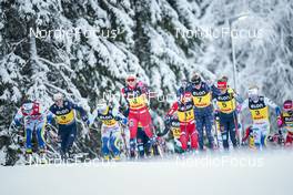 04.12.2022, Lillehammer, Norway (NOR): Ebba Andersson (SWE), Victoria Carl (GER), Helene Marie Fossesholm (NOR), Anne Kjersti Kalvaa (NOR), Jessie Diggins (USA), Katharina Hennig (GER), (l-r)  - FIS world cup cross-country, mass, Lillehammer (NOR). www.nordicfocus.com. © Thibaut/NordicFocus. Every downloaded picture is fee-liable.
