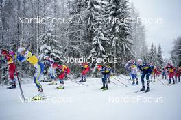 04.12.2022, Lillehammer, Norway (NOR): Ebba Andersson (SWE), Heidi Weng (NOR), Anne Kjersti Kalvaa (NOR), Katharina Hennig (GER), Moa Ilar (SWE), Victoria Carl (GER), (l-r)  - FIS world cup cross-country, mass, Lillehammer (NOR). www.nordicfocus.com. © Thibaut/NordicFocus. Every downloaded picture is fee-liable.