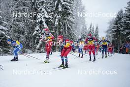 04.12.2022, Lillehammer, Norway (NOR): Krista Parmakoski (FIN), Moa Ilar (SWE), Ingvild Flugstad Oestberg (NOR), Emma Ribom (SWE), Helene Marie Fossesholm (NOR), Lisa Lohmann (GER), (l-r)  - FIS world cup cross-country, mass, Lillehammer (NOR). www.nordicfocus.com. © Thibaut/NordicFocus. Every downloaded picture is fee-liable.
