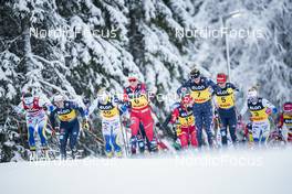 04.12.2022, Lillehammer, Norway (NOR): Ebba Andersson (SWE), Victoria Carl (GER), Maja Dahlqvist (SWE), Anne Kjersti Kalvaa (NOR), Jessie Diggins (USA), Katharina Hennig (GER), (l-r)  - FIS world cup cross-country, mass, Lillehammer (NOR). www.nordicfocus.com. © Thibaut/NordicFocus. Every downloaded picture is fee-liable.