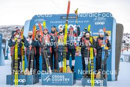 11.12.2022, Beitostolen, Norway (NOR): Martin Loewstroem Nyenget (NOR), Anne Kjersti Kalvaa (NOR), Heidi Weng (NOR), Emil Iversen (NOR), Lotta Udnes Weng (NOR), Mikael Gunnulfsen (NOR), Silje Theodorsen (NOR), Simen Hegstad Krueger (NOR), William Poromaa (SWE), Frida Karlsson (SWE), Calle Halfvarsson (SWE), Maja Dahlqvist (SWE), (l-r)  - FIS world cup cross-country, mixed relay, Beitostolen (NOR). www.nordicfocus.com. © Modica/NordicFocus. Every downloaded picture is fee-liable.