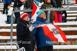 15.01.2022, Klingenthal, Germany (GER): Franz-Josef Rehrl's parents are watching their son's competition jump - FIS world cup nordic combined men, individual gundersen HS140/10km, Klingenthal (GER). www.nordicfocus.com. © Volk/NordicFocus. Every downloaded picture is fee-liable.