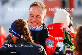 17.12.2022, Ramsau, Austria (AUT): Annika Sieff (ITA) with Italian coach Ivo Pertile- FIS world cup nordic combined women, individual gundersen HS97/5km, Ramsau (AUT). www.nordicfocus.com. © Volk/NordicFocus. Every downloaded picture is fee-liable.