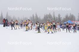 09.04.2022, Levi, Finland (FIN): Emilie Fleten (NOR), Astrid Oeyre Slind (NOR), Sofie Elebro (SWE), Gina Flugstad Oeistuen (NOR), Piret Paernik (EST), Linn Soemskar (SWE), Anikken Gjerde Alnes (NOR), Heli Heiskanen (FIN), Britta Norgren (SWE), Lina Korsgren (SWE), Thea Krokan Murud (NOR), Kati Roivas (FIN), Julia Angelsioeoe (SWE), Marie Renee Soerum Gangsoe (NOR), (l-r) - Visma Ski Classics Yllaes-Levi, Levi (FIN). www.nordicfocus.com. © Manzoni/NordicFocus. Every downloaded picture is fee-liable.