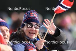 07.01.2023, Pokljuka, Slovenia (SLO): Event Feature: Norwegian fan with flag - IBU World Cup Biathlon, pursuit women, Pokljuka (SLO). www.nordicfocus.com. © Manzoni/NordicFocus. Every downloaded picture is fee-liable.